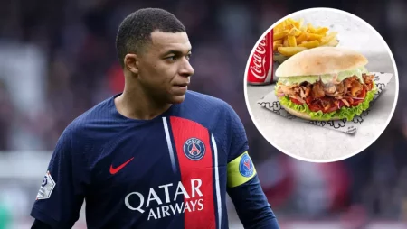 A superestrela do PSG, Kylian Mbappe, processou o dono de uma loja de kebab por causa de um sanduíche